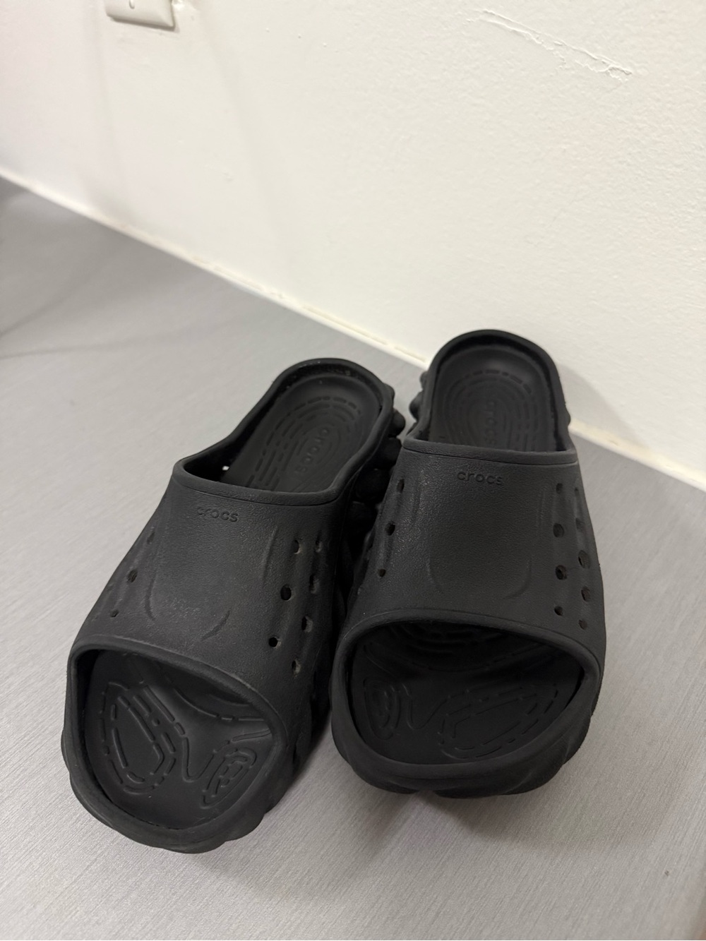 Crocs Echo Slide Sandals Black Women’s 8 / Men’s 6